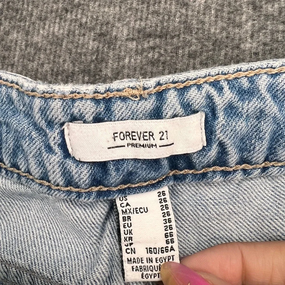 Forever 21 Premium Women Distressed High‎ Rise Mom Jeans Light Wash Size 26